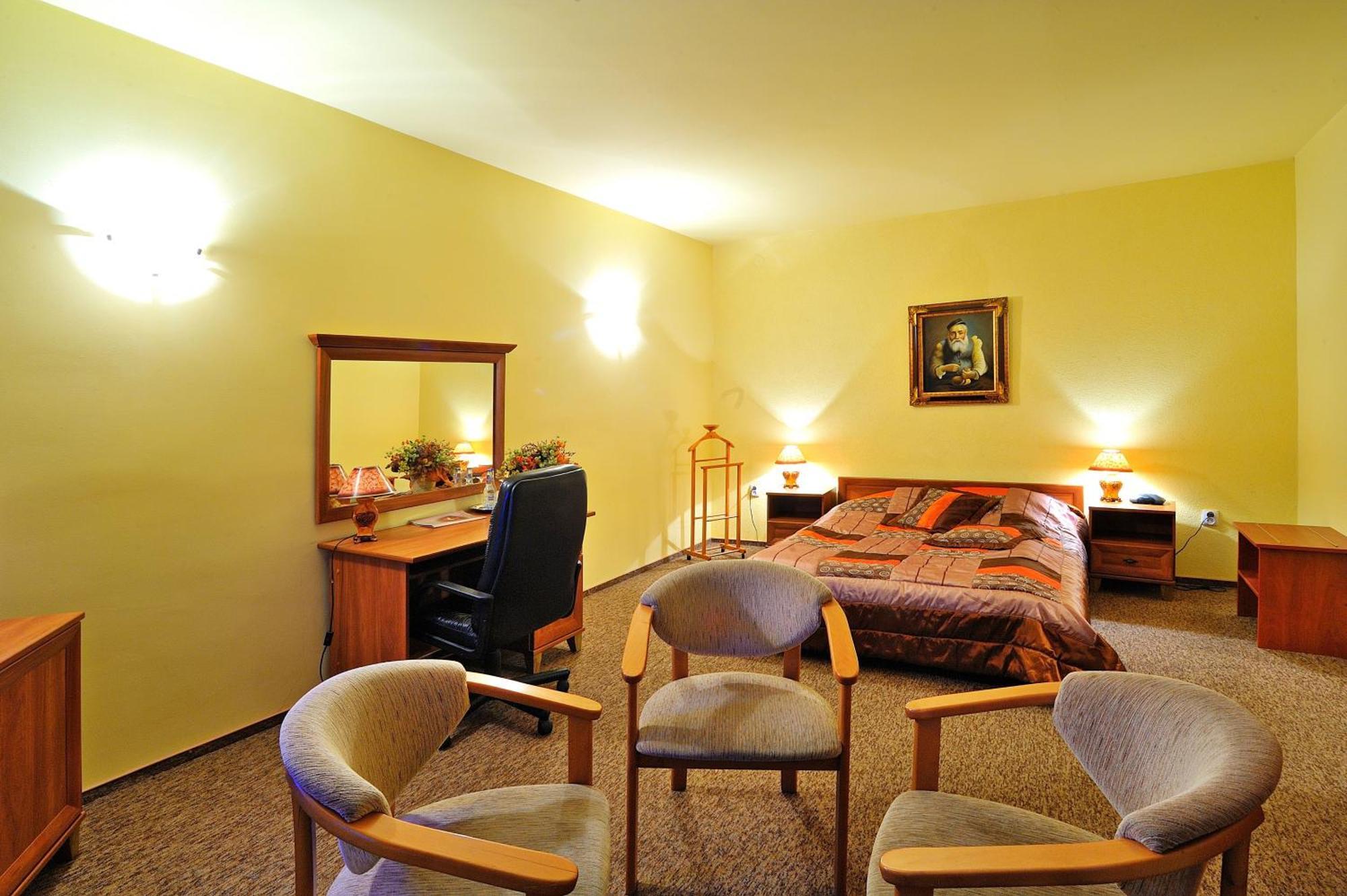 Hotel Restauracja Twist Krosno Luaran gambar