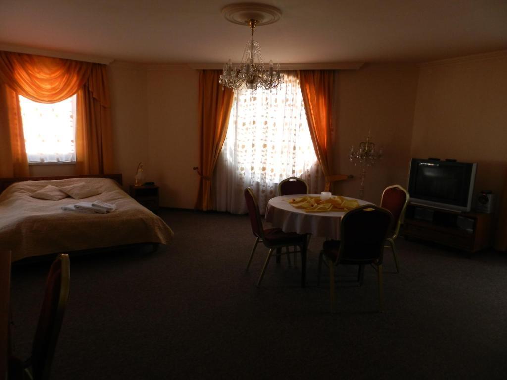 Hotel Restauracja Twist Krosno Bilik gambar